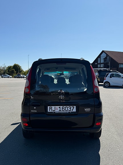 Toyota Yaris Verso 5 of 12