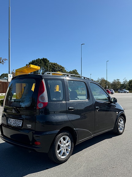 Toyota Yaris Verso 6 of 12