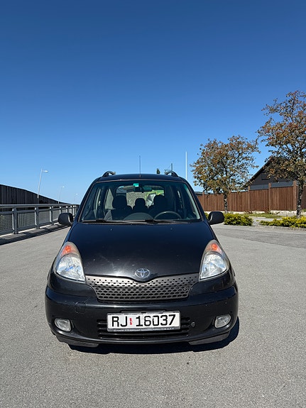 Toyota Yaris Verso 3 of 12