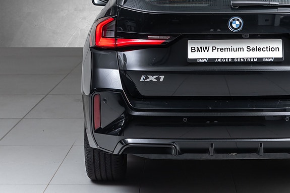 BMW iX1 9 of 30
