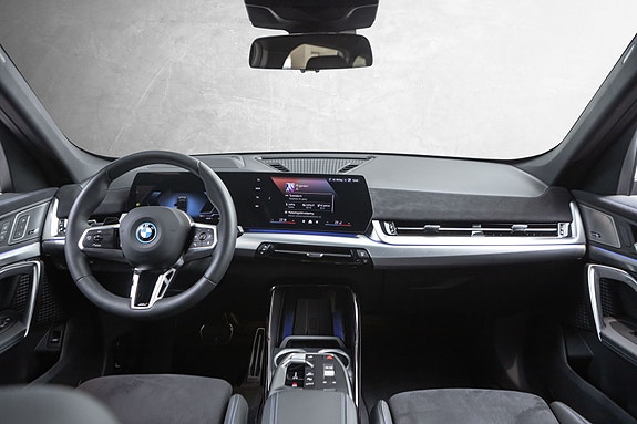 BMW iX1 28 of 30