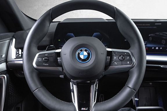 BMW iX1 10 of 30