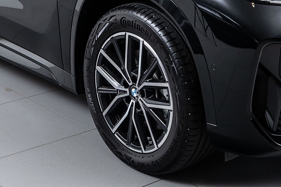 BMW iX1 2 of 30