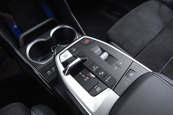 BMW iX1 20 of 30