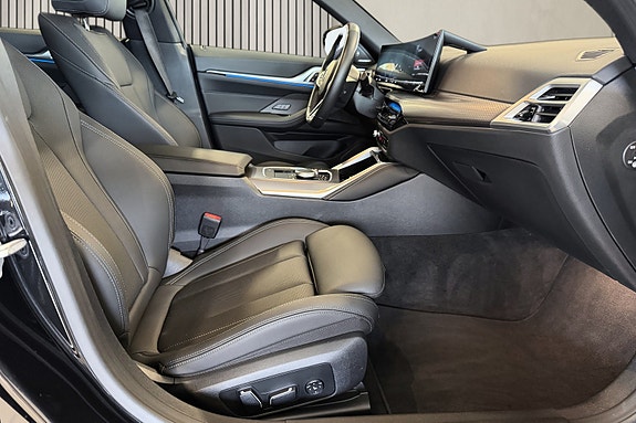 BMW i4 12 of 30