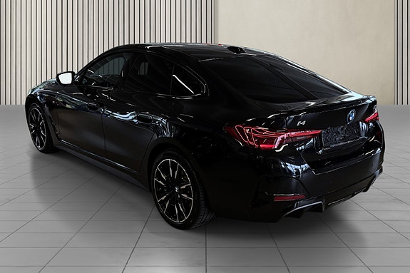 BMW i4 6 of 30