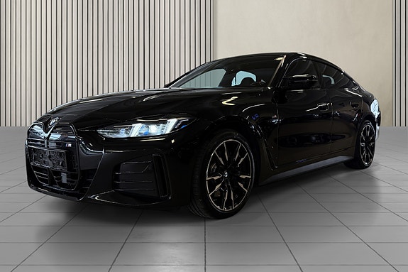 BMW i4 3 of 30