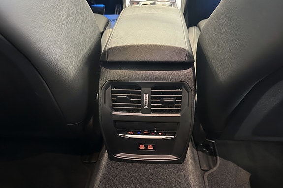 BMW i4 17 of 30