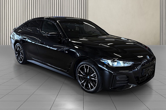 BMW i4 2 of 30