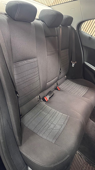 Mercedes-Benz C200 16 of 19