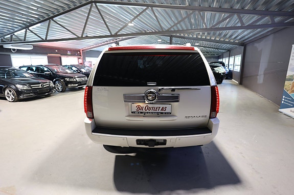 Cadillac Escalade 4 of 30