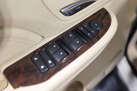 Cadillac Escalade 14 of 30