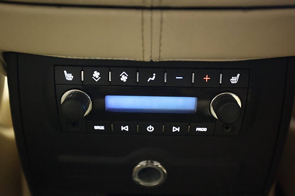 Cadillac Escalade 30 of 30