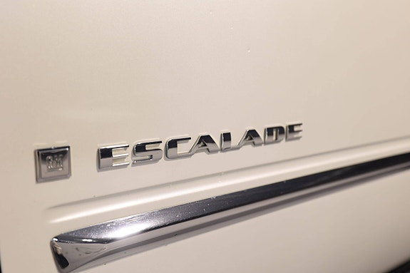 Cadillac Escalade 10 of 30