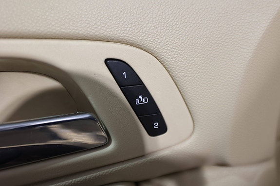 Cadillac Escalade 15 of 30