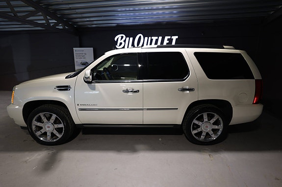 Cadillac Escalade 3 of 30