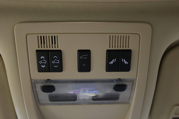 Cadillac Escalade 28 of 30