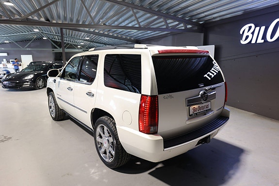 Cadillac Escalade 7 of 30