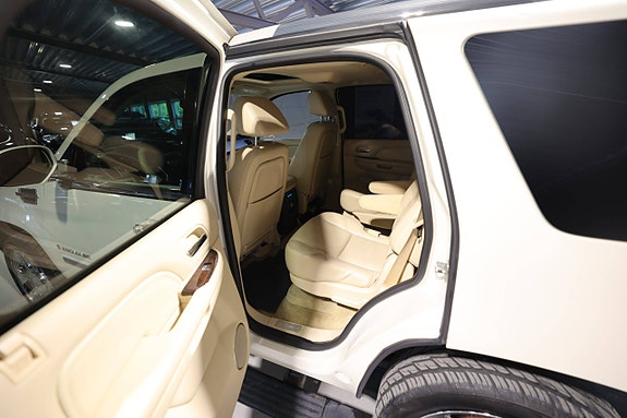 Cadillac Escalade 29 of 30
