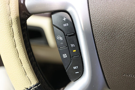 Cadillac Escalade 18 of 30