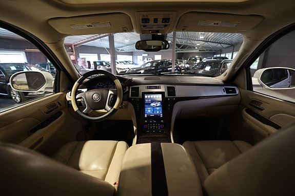 Cadillac Escalade 22 of 30