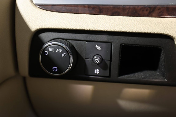 Cadillac Escalade 16 of 30