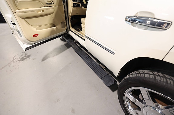 Cadillac Escalade 11 of 30