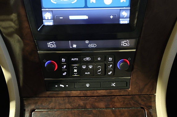Cadillac Escalade 26 of 30