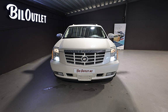 Cadillac Escalade 2 of 30