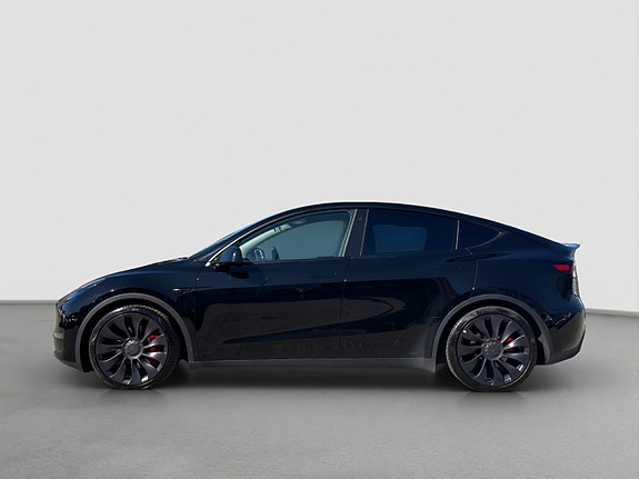 Tesla Model Y 2 of 28