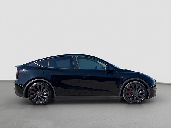 Tesla Model Y 6 of 28