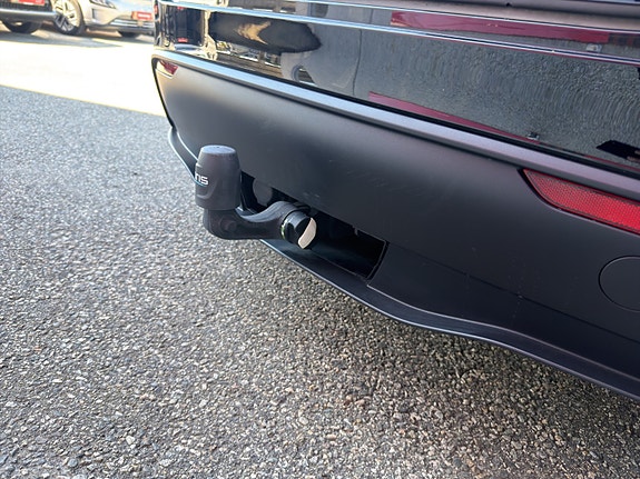 Tesla Model Y 27 of 28