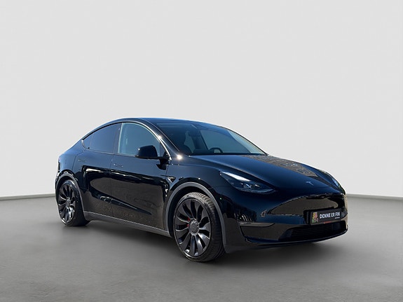 Tesla Model Y 7 of 28