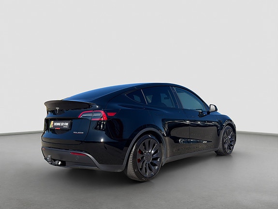 Tesla Model Y 5 of 28