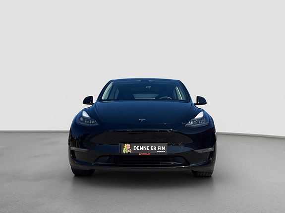 Tesla Model Y 8 of 28