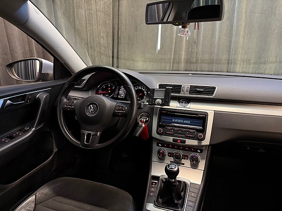 Volkswagen Passat 15 of 30