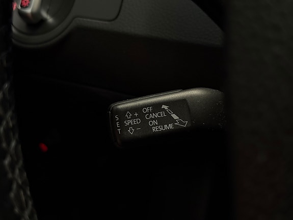 Volkswagen Passat 21 of 30