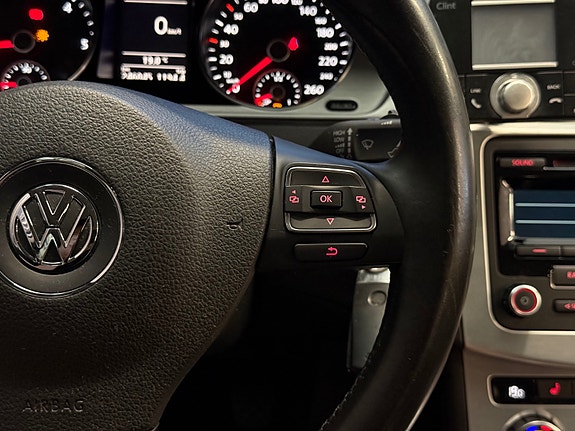 Volkswagen Passat 23 of 30