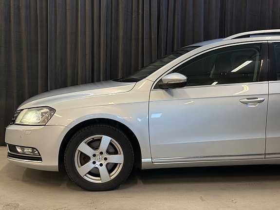Volkswagen Passat 4 of 30