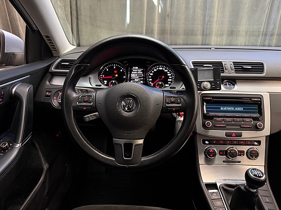 Volkswagen Passat 16 of 30