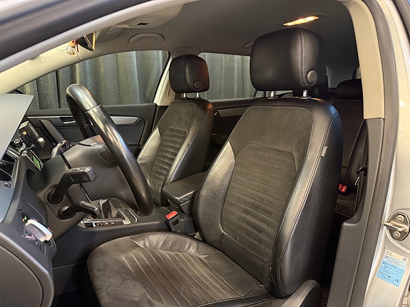Volkswagen Passat 13 of 30