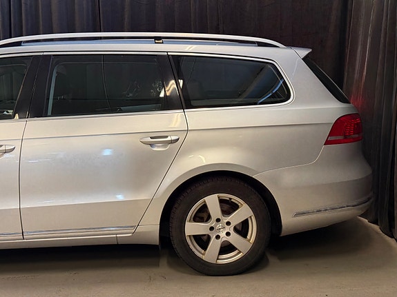 Volkswagen Passat 5 of 30