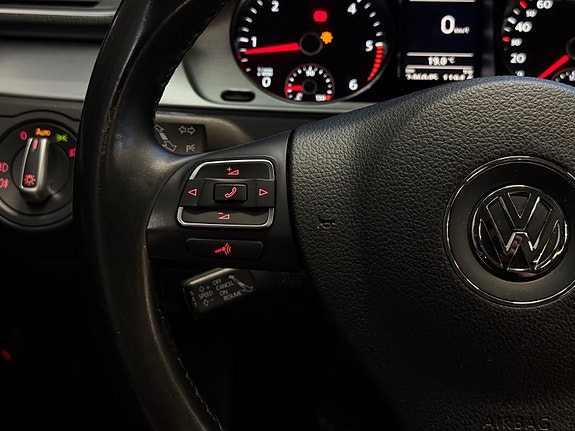 Volkswagen Passat 20 of 30