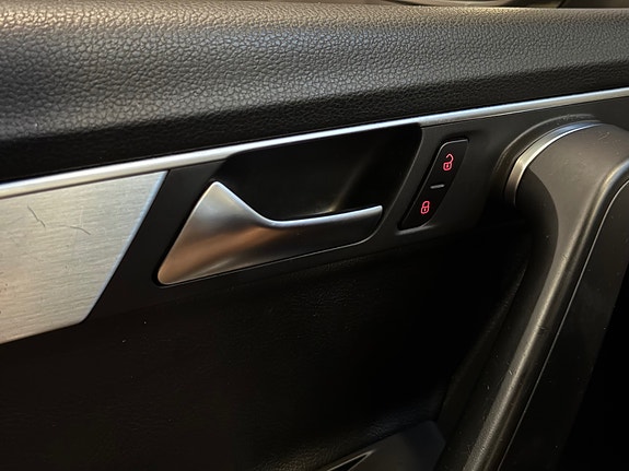 Volkswagen Passat 18 of 30