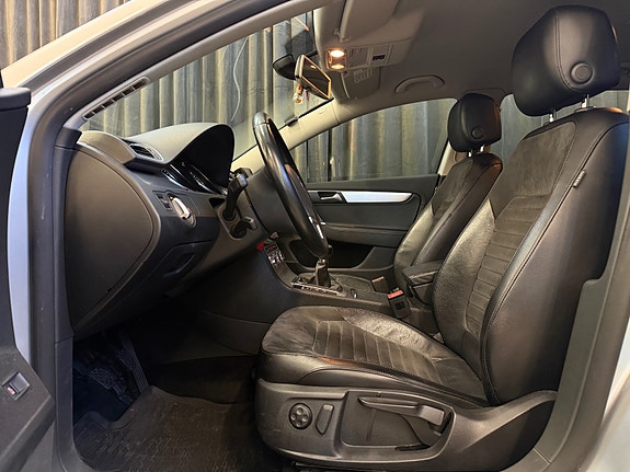 Volkswagen Passat 12 of 30