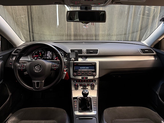 Volkswagen Passat 14 of 30