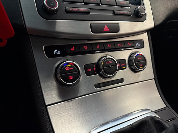 Volkswagen Passat 27 of 30