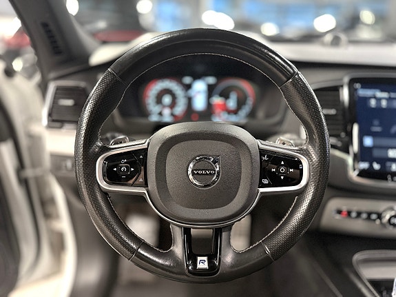 Volvo XC90 13 of 30