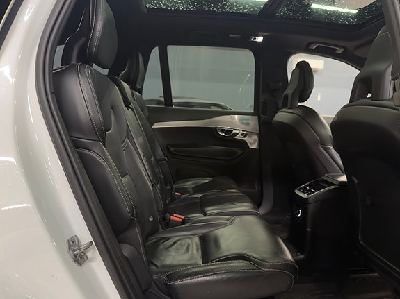 Volvo XC90 28 of 30