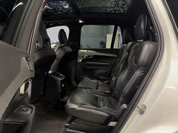 Volvo XC90 25 of 30
